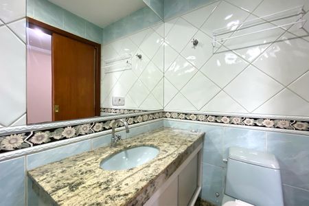 Apartamento à venda com 160m², 4 quartos e 2 vagas Apartamento à venda com 160m², 4 quartos e 2 vagasBanheiro da Suíte 1