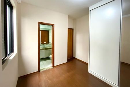 Apartamento à venda com 160m², 4 quartos e 2 vagas Apartamento à venda com 160m², 4 quartos e 2 vagasSuite 1