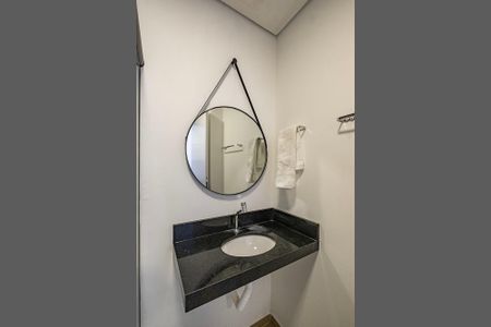 Banheiro de kitnet/studio para alugar com 1 quarto, 22m² em Pinheiros, São Paulo