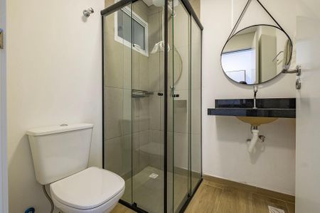 Banheiro de kitnet/studio para alugar com 1 quarto, 22m² em Pinheiros, São Paulo