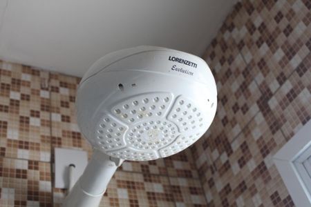 Casa de condomínio para alugar com 50m², 2 quartos e 2 vagas Casa de condomínio para alugar com 50m², 2 quartos e 2 vagasDetalhe do banheiro