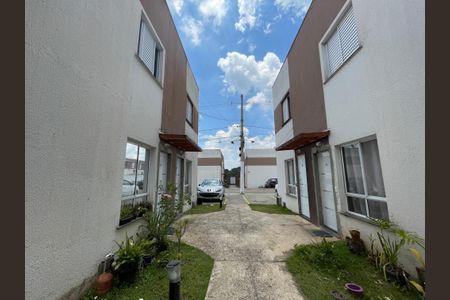 Casa de condomínio para alugar com 50m², 2 quartos e 2 vagas Casa de condomínio para alugar com 50m², 2 quartos e 2 vagasFachada