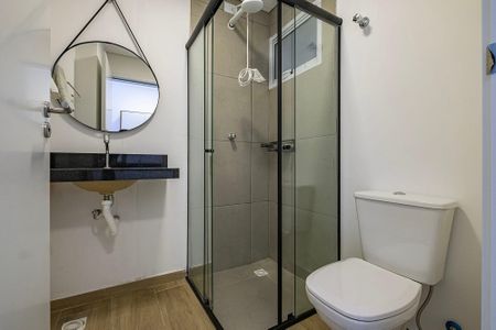 Banheiro de kitnet/studio para alugar com 1 quarto, 22m² em Pinheiros, São Paulo