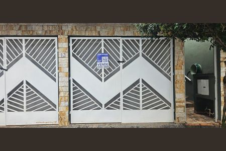 Casa à venda com 170m², 2 quartos e 1 vaga Casa à venda com 170m², 2 quartos e 1 vagaPlaca instalada no portão o imóvel - Código ZNHJ-1303