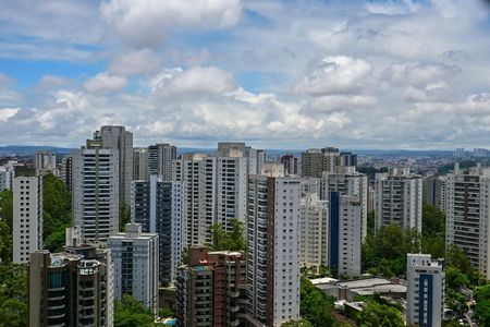 Apartamento à venda com 177m², 3 quartos e 2 vagasVista da Suíte 1