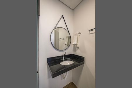 Banheiro de kitnet/studio para alugar com 1 quarto, 22m² em Pinheiros, São Paulo