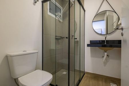 Banheiro de kitnet/studio para alugar com 1 quarto, 22m² em Pinheiros, São Paulo