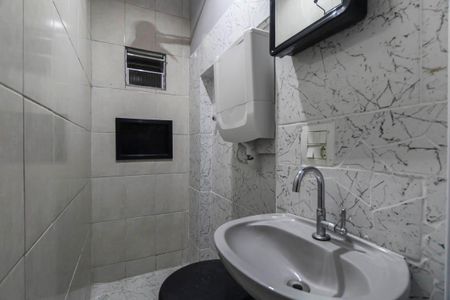 Banheiro de kitnet/studio para alugar com 1 quarto, 22m² em Vila Antonieta, São Paulo