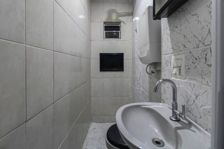 Banheiro de kitnet/studio para alugar com 1 quarto, 22m² em Vila Antonieta, São Paulo