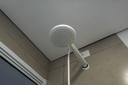 Banheiro de kitnet/studio para alugar com 1 quarto, 22m² em Pinheiros, São Paulo