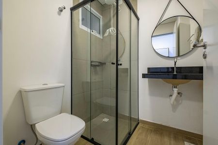 Banheiro de kitnet/studio para alugar com 1 quarto, 22m² em Pinheiros, São Paulo