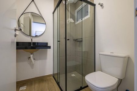 Banheiro de kitnet/studio para alugar com 1 quarto, 22m² em Pinheiros, São Paulo