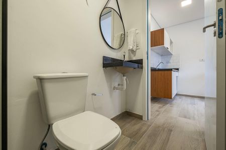 Banheiro de apartamento para alugar com 1 quarto, 25m² em Pinheiros, São Paulo