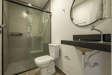 Banheiro de apartamento para alugar com 1 quarto, 25m² em Pinheiros, São Paulo