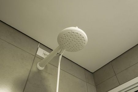 Banheiro de apartamento para alugar com 1 quarto, 25m² em Pinheiros, São Paulo