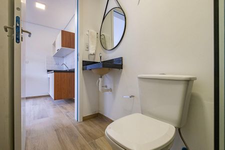 Banheiro de apartamento para alugar com 1 quarto, 25m² em Pinheiros, São Paulo