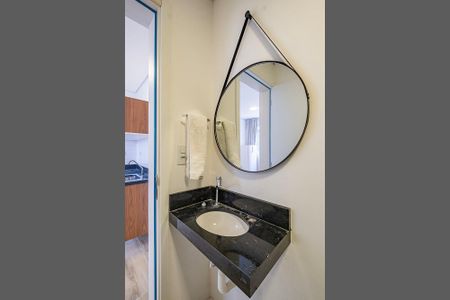 Banheiro de apartamento para alugar com 1 quarto, 25m² em Pinheiros, São Paulo