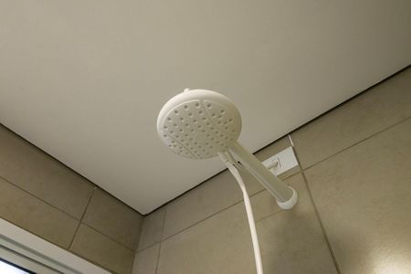 Banheiro de apartamento para alugar com 1 quarto, 25m² em Pinheiros, São Paulo