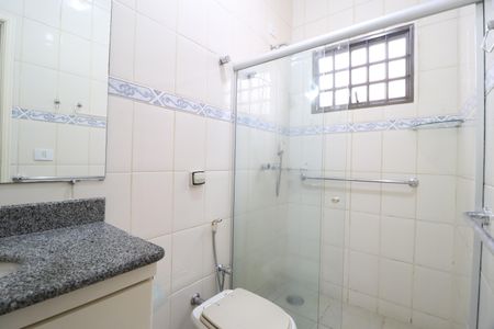 Casa para alugar com 250m², 3 quartos e 4 vagasBanheiro do Quarto 1