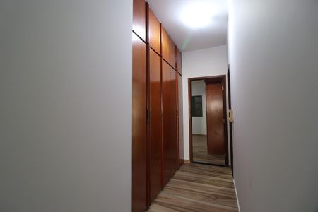 Casa para alugar com 250m², 3 quartos e 4 vagasCorredor - Armário