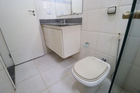 Casa para alugar com 250m², 3 quartos e 4 vagasBanheiro do Quarto 1