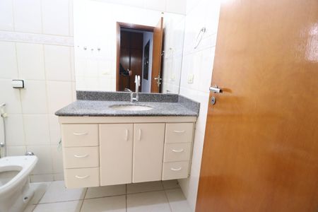 Casa para alugar com 250m², 3 quartos e 4 vagasBanheiro do Quarto 3