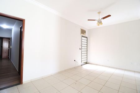 Sala 2 de casa para alugar com 3 quartos, 250m² em Tabajaras, Uberlândia