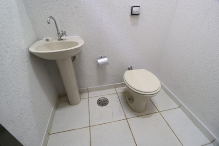 Casa para alugar com 250m², 3 quartos e 4 vagasBanheiro Social