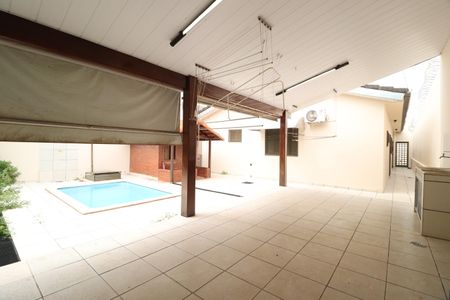 Casa para alugar com 250m², 3 quartos e 4 vagasÁrea de Serviço