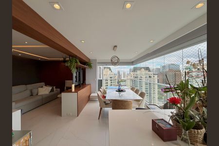 Apartamento à venda com 132m², 3 quartos e 3 vagas Apartamento à venda com 132m², 3 quartos e 3 vagasVaranda