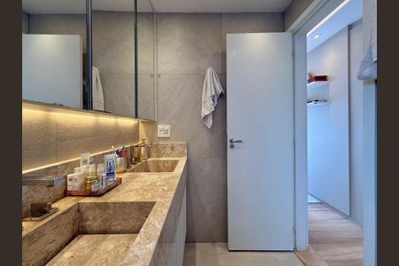 Apartamento à venda com 132m², 3 quartos e 3 vagas Apartamento à venda com 132m², 3 quartos e 3 vagasBanheiro Suíte 1