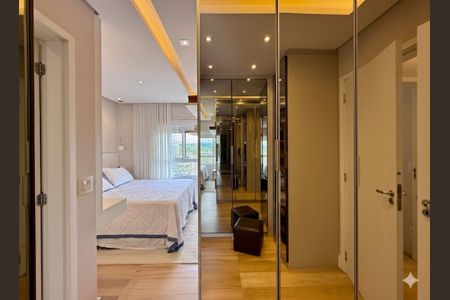 Apartamento à venda com 132m², 3 quartos e 3 vagas Apartamento à venda com 132m², 3 quartos e 3 vagasCloset Suíte 1