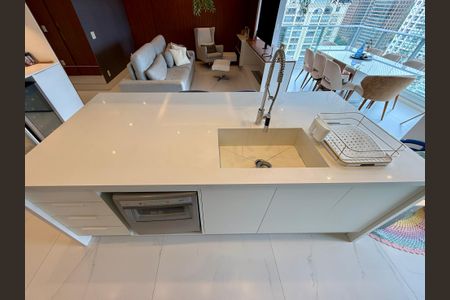 Apartamento à venda com 132m², 3 quartos e 3 vagas Apartamento à venda com 132m², 3 quartos e 3 vagasCozinha