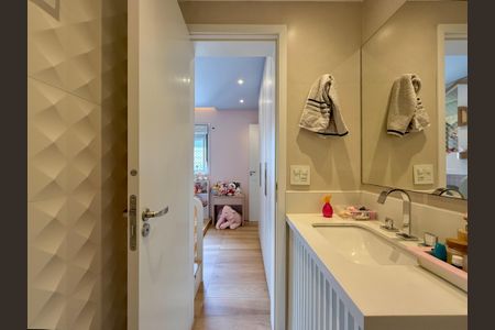 Apartamento à venda com 132m², 3 quartos e 3 vagas Apartamento à venda com 132m², 3 quartos e 3 vagasBanheiro Suíte 2