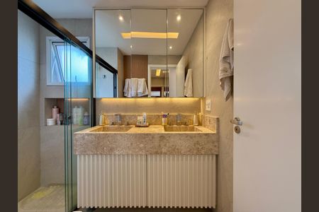 Apartamento à venda com 132m², 3 quartos e 3 vagas Apartamento à venda com 132m², 3 quartos e 3 vagasBanheiro Suíte 1