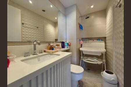 Apartamento à venda com 132m², 3 quartos e 3 vagas Apartamento à venda com 132m², 3 quartos e 3 vagasBanheiro Suíte 2