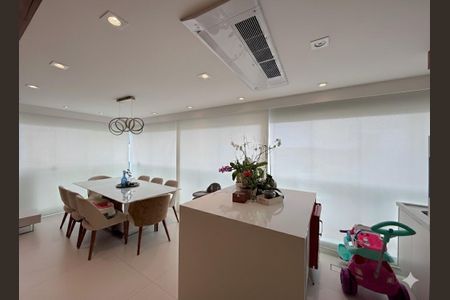 Apartamento à venda com 132m², 3 quartos e 3 vagas Apartamento à venda com 132m², 3 quartos e 3 vagasVaranda