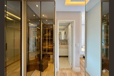 Apartamento à venda com 132m², 3 quartos e 3 vagas Apartamento à venda com 132m², 3 quartos e 3 vagasCloset Suíte 1