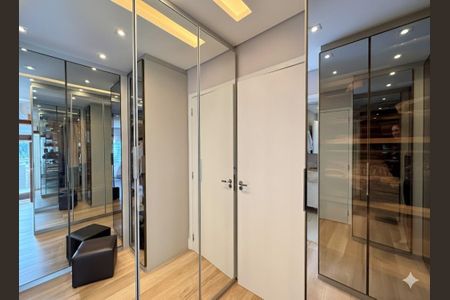 Apartamento à venda com 132m², 3 quartos e 3 vagas Apartamento à venda com 132m², 3 quartos e 3 vagasCloset Suíte 1