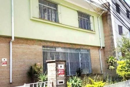 Casa à venda com 230m², 3 quartos e 3 vagas