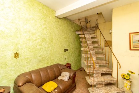 Casa à venda com 240m², 3 quartos e 2 vagasSala