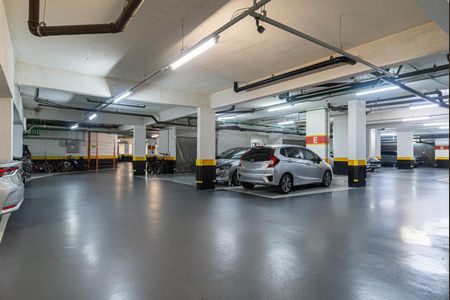 Apartamento à venda com 136m², 3 quartos e 2 vagas Apartamento à venda com 136m², 3 quartos e 2 vagasÁrea comum - Garagem