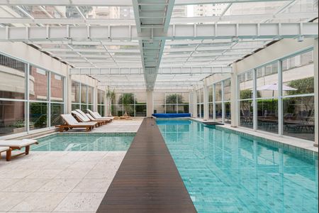 Apartamento à venda com 136m², 3 quartos e 2 vagas Apartamento à venda com 136m², 3 quartos e 2 vagasÁrea comum - Piscina coberta