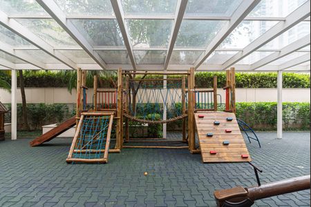 Apartamento à venda com 136m², 3 quartos e 2 vagas Apartamento à venda com 136m², 3 quartos e 2 vagasÁrea comum - Playground