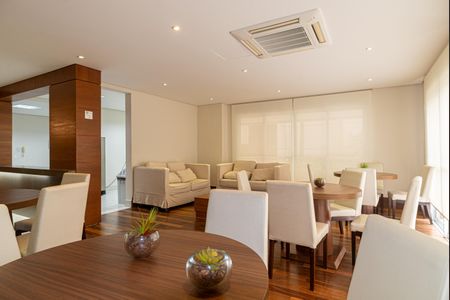 Apartamento à venda com 136m², 3 quartos e 2 vagas Apartamento à venda com 136m², 3 quartos e 2 vagasÁrea comum - Salão de festas