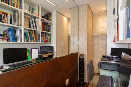 Apartamento à venda com 136m², 3 quartos e 2 vagas Apartamento à venda com 136m², 3 quartos e 2 vagasEscritório