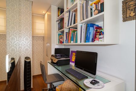 Apartamento à venda com 136m², 3 quartos e 2 vagas Apartamento à venda com 136m², 3 quartos e 2 vagasEscritório