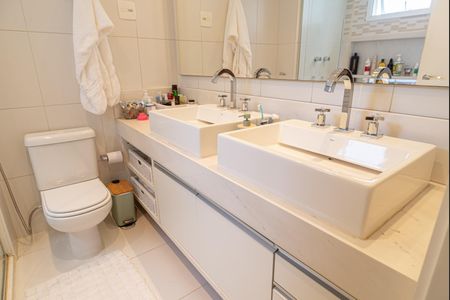 Apartamento à venda com 136m², 3 quartos e 2 vagas Apartamento à venda com 136m², 3 quartos e 2 vagasBanheiro da Suíte