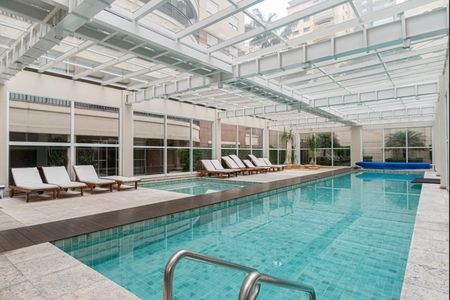 Apartamento à venda com 136m², 3 quartos e 2 vagas Apartamento à venda com 136m², 3 quartos e 2 vagasÁrea comum - Piscina coberta