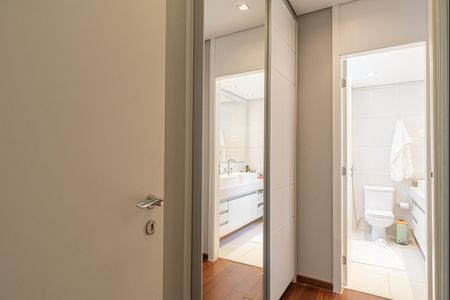 Apartamento à venda com 136m², 3 quartos e 2 vagas Apartamento à venda com 136m², 3 quartos e 2 vagasCloset da Suíte